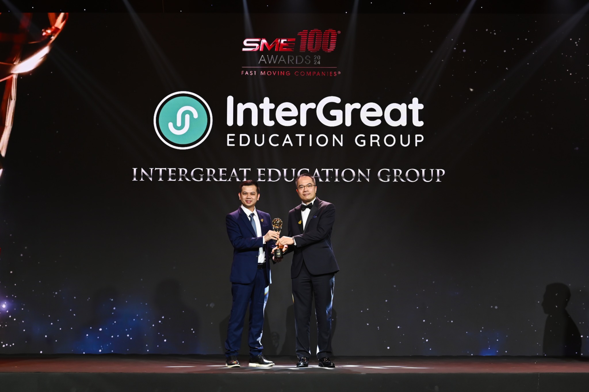 INTERGREAT EDUCATION GROUP NHẬN GIẢI THƯỞNG SME100 - DOANH NGHIỆP XUẤT SẮC CHÂU Á 2024